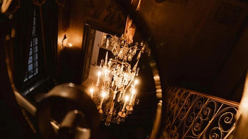 moody chandelier in the stairways of Slot Zeist