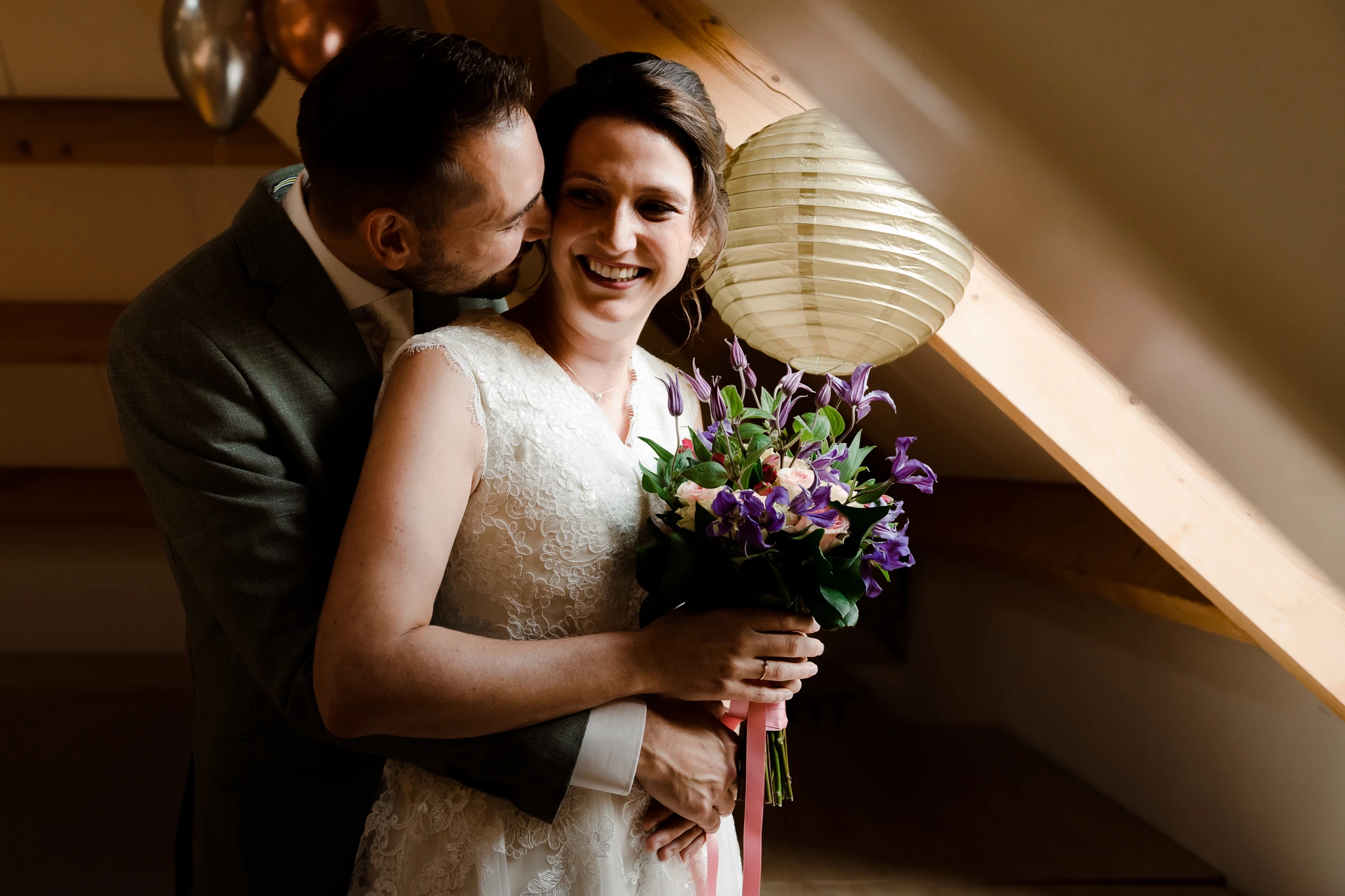 First look at a cozy wedding in Almere